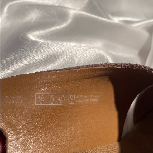 Clarks Women's Tan Suede Sandals 11M - Picture 3 of 6